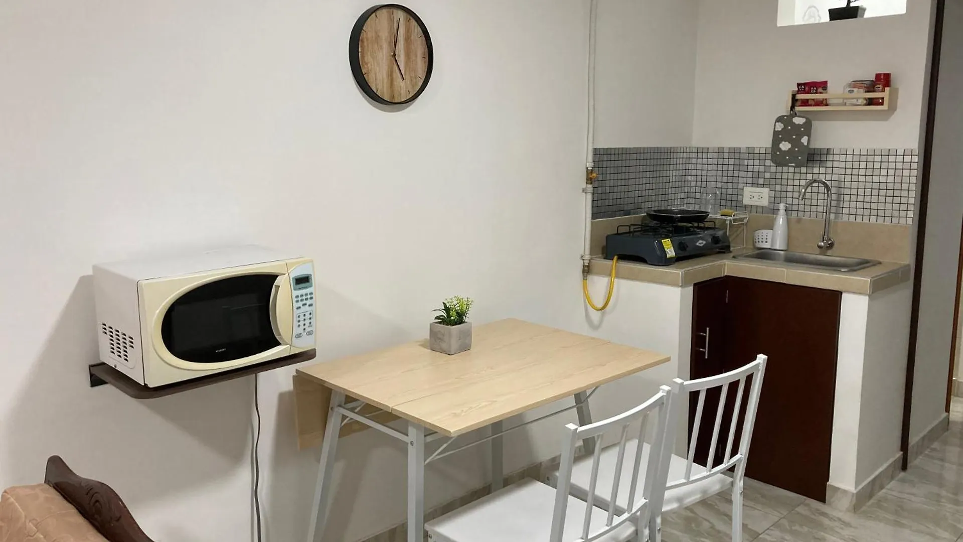 kontakty Manna House - Apto Entero - Excelente Ubicacion, Parking
